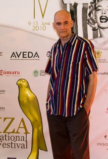 фото Йен Вернон