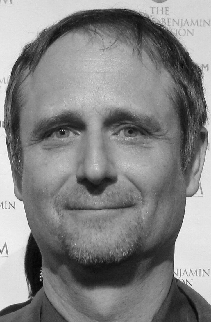 фото Том Хукаби