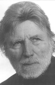 фото Роланд Кэри