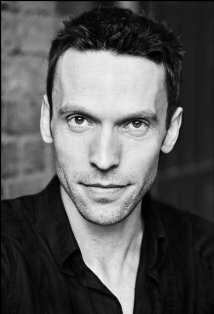 фото Ли Джонс