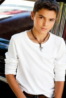 фото Логан Гроув