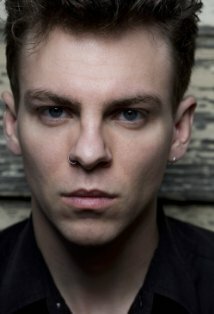 фото Адам Брукс