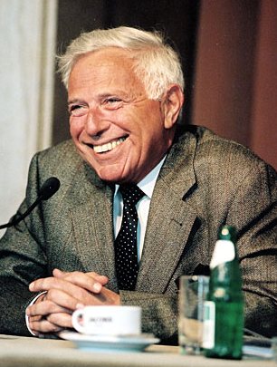 фото Иоан Холендер