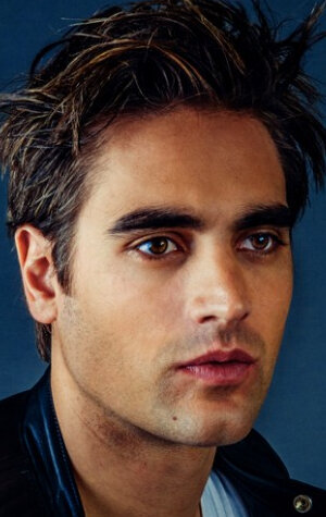 фото Чарли Симпсон