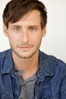 фото Алекс Уиттингтон