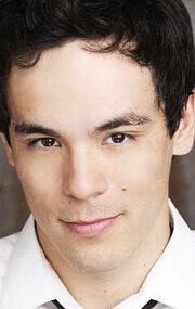 фото Адам Роа