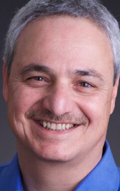 фото Исаак Шинази