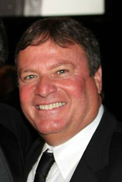 фото Дэннис Холл