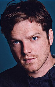 фото Риз Томас