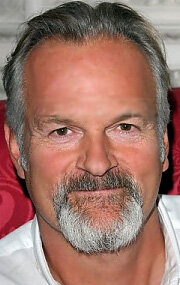 фото Клив Мантл