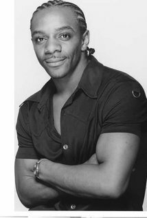 фото Yemi Adenle