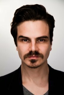 фото Янг Миллер