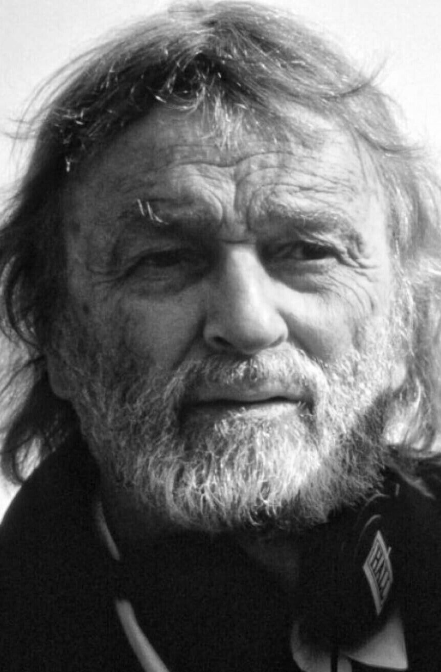 фото Конрад Л. Холл