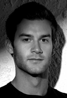 фото Адам Кирли