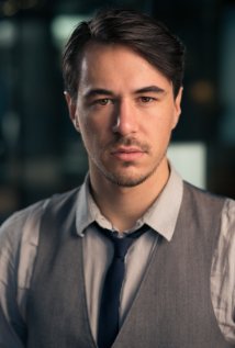 фото Джонатан Лэтэм