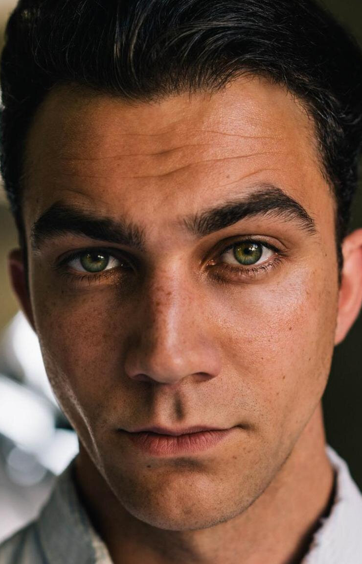 фото Люк Брэндон Филд