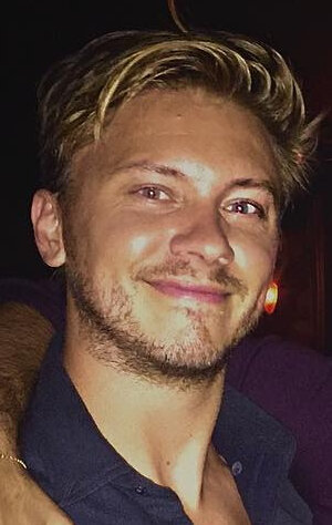 фото Уэсли Баркер