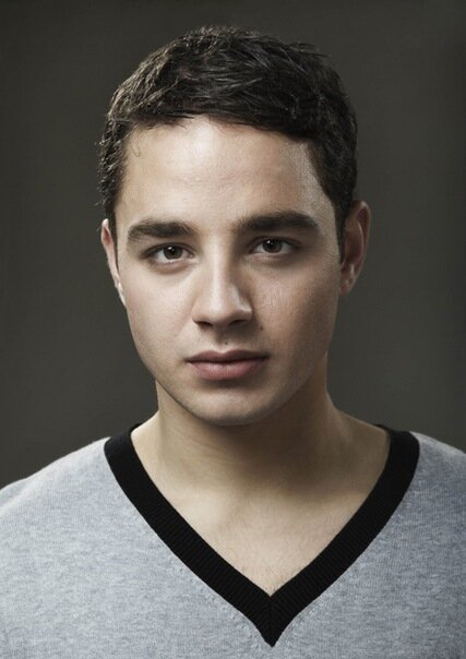 фото Адам Томас