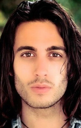 фото Майлз Санто