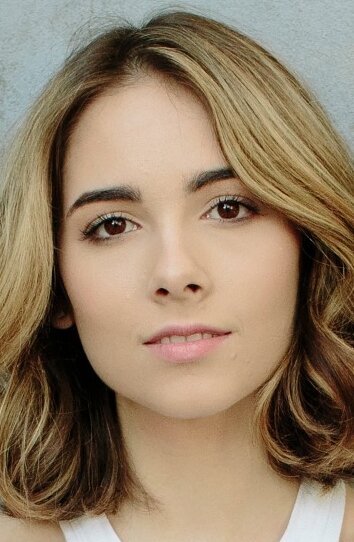 фото Хейли Пуллос