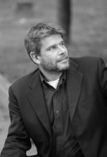 фото Люка Элми