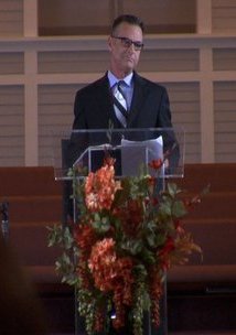 фото Том Комбс