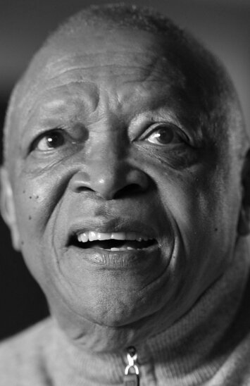 фото Хью Масикела