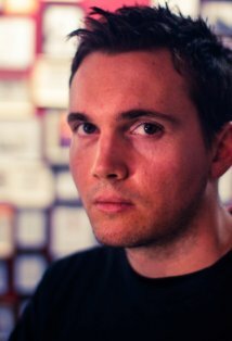 фото Дерек Коннолли