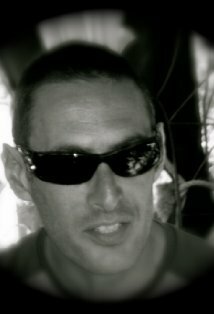 фото Phillip Contomichalos