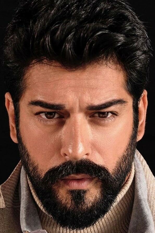 фото Бурак Озчивит