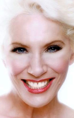 фото Энджи Боуи