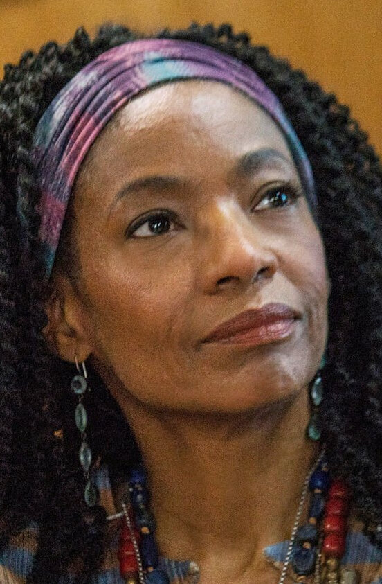 фото Адриан Ленокс