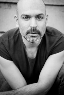 фото Алекс Хьюз