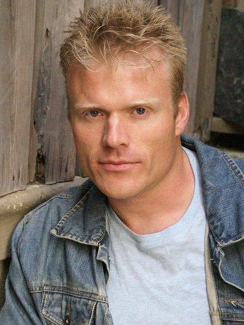 фото Стивен Брэдли Джонс