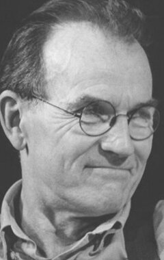 фото Роберт Хоган