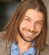 фото Леви Пэкер