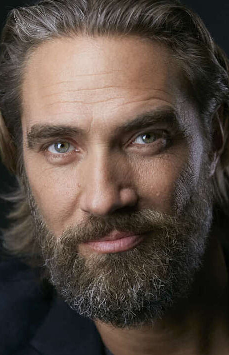 фото Лукас Хэссел