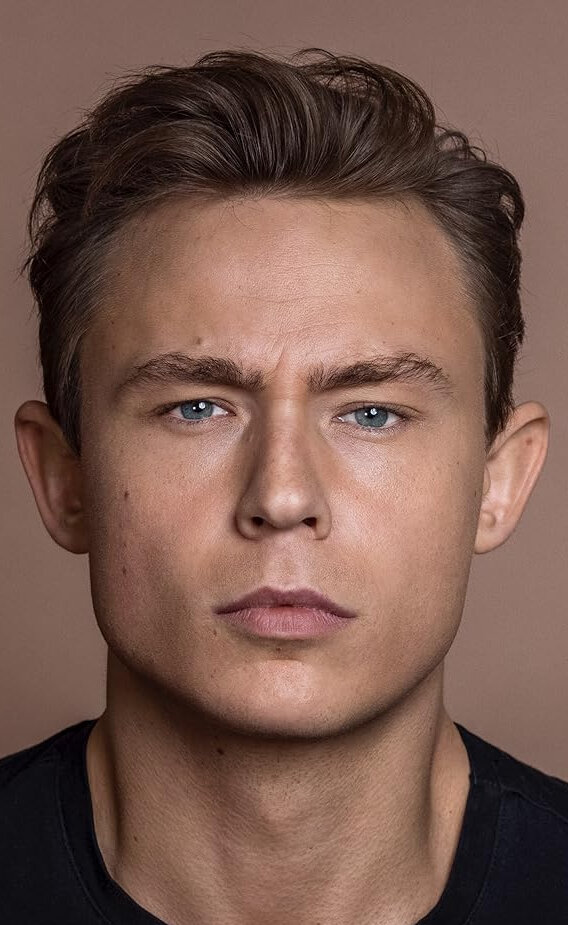 фото Деннис Моен