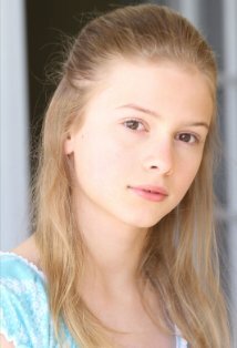 фото Люси Итон