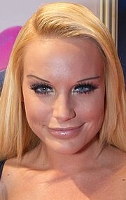 фото Джина-Лиза Лофинк