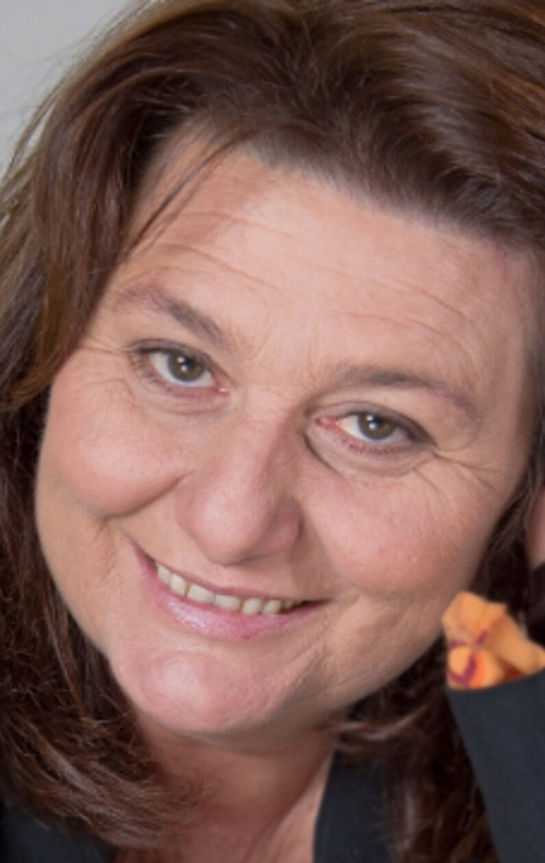 фото Адельфа Кальво