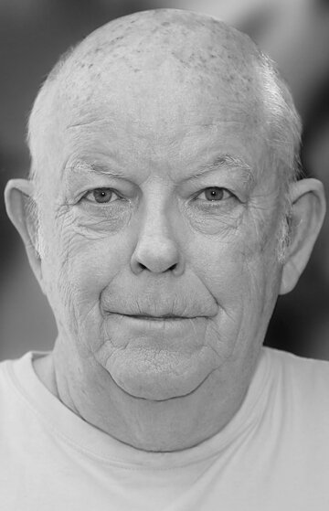 фото Джулиан Холлоуэй