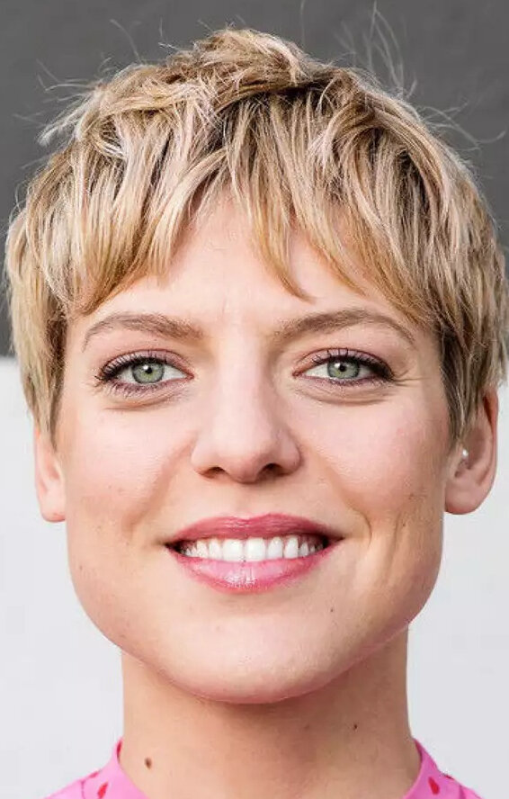 фото Элла Лейерс