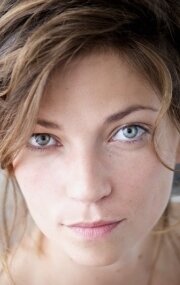 фото Эмили Девилль