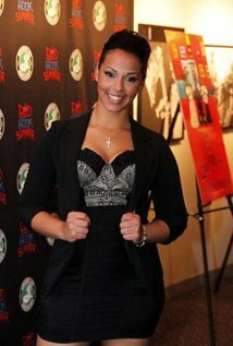 фото Ив Лора