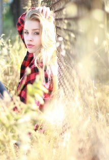 фото Тру Коллинз