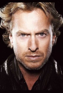 фото Эллиотт Джеймс