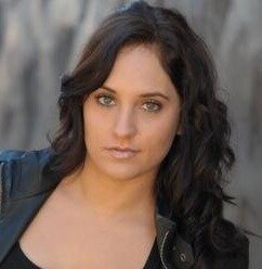 фото Эшли Брекен