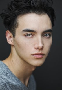 фото Адам Перес