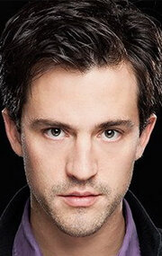 фото Тео Девейни